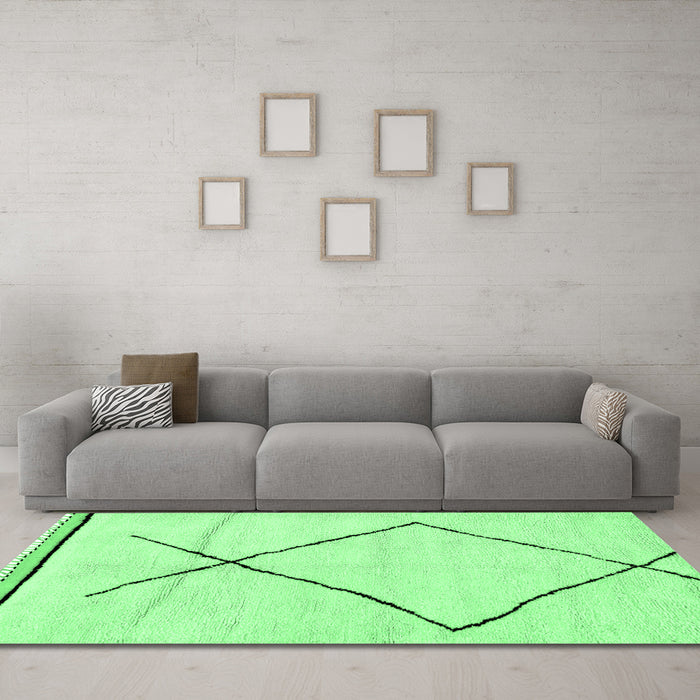 Machine Washable Solid Emerald Green Modern Area Rugs in a Living Room,, wshabs2897emgrn