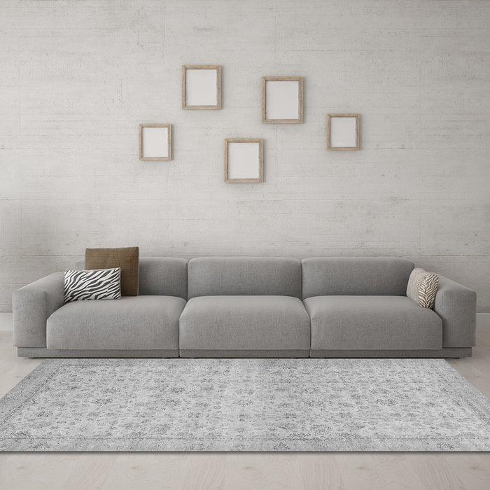 Machine Washable Oriental Gray Traditional Rug in a Living Room,, wshabs28gry