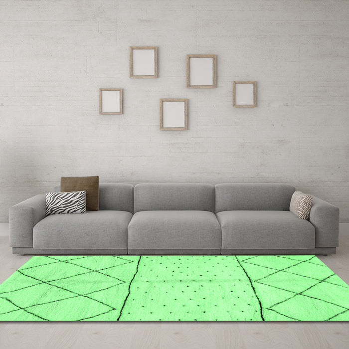 Machine Washable Solid Emerald Green Modern Area Rugs in a Living Room,, wshabs2903emgrn