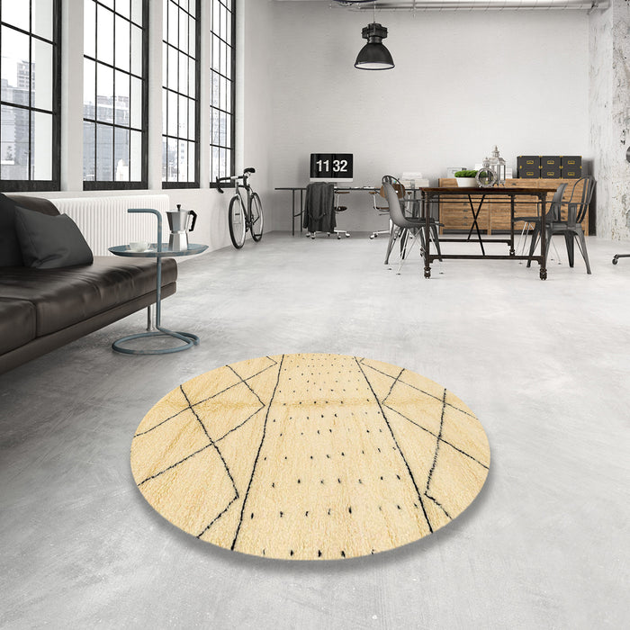 Round Abstract Sun Yellow Solid Rug in a Office, abs2903