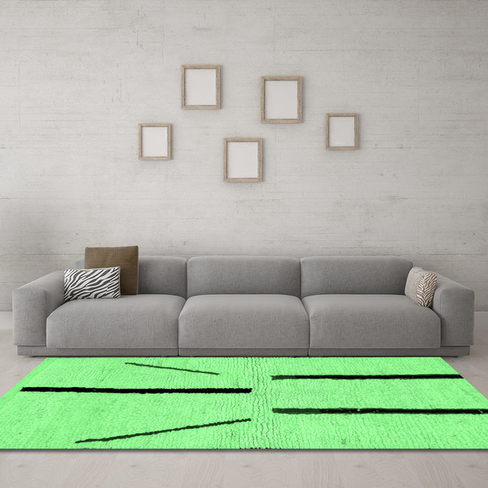 Machine Washable Solid Emerald Green Modern Area Rugs in a Living Room,, wshabs2906emgrn