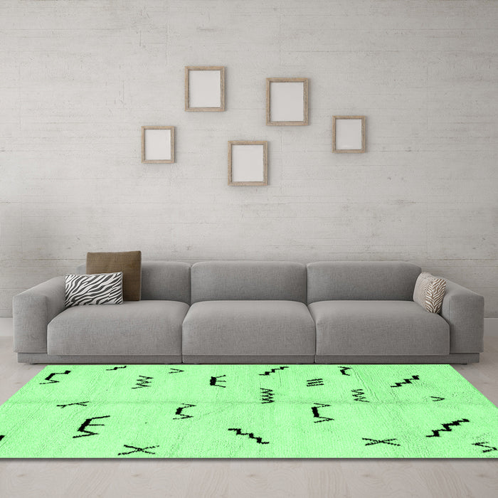 Machine Washable Solid Emerald Green Modern Area Rugs in a Living Room,, wshabs2909emgrn