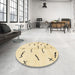 Round Abstract Sun Yellow Solid Rug in a Office, abs2909