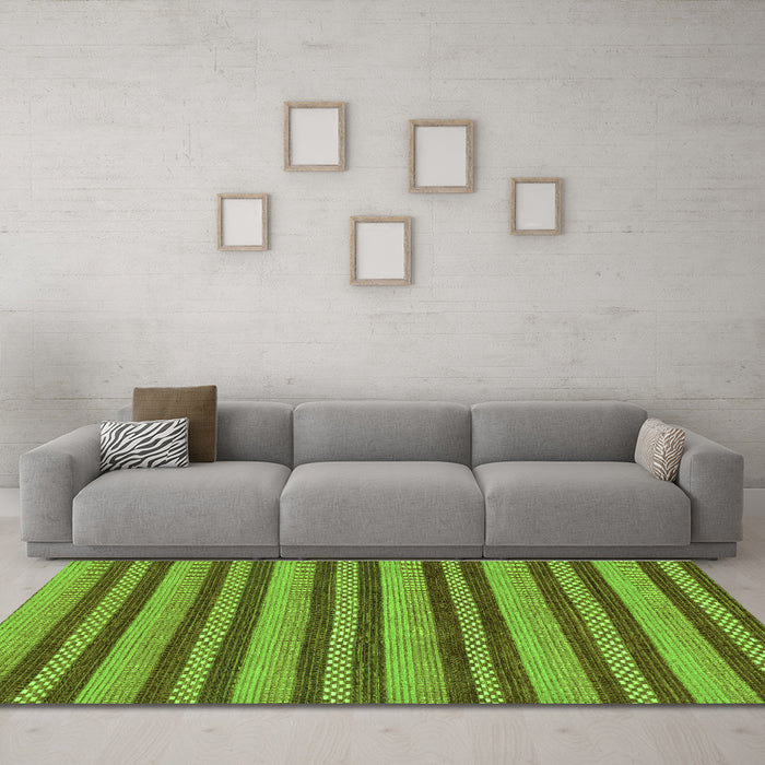 Machine Washable Oriental Green Modern Area Rugs in a Living Room,, wshabs290grn