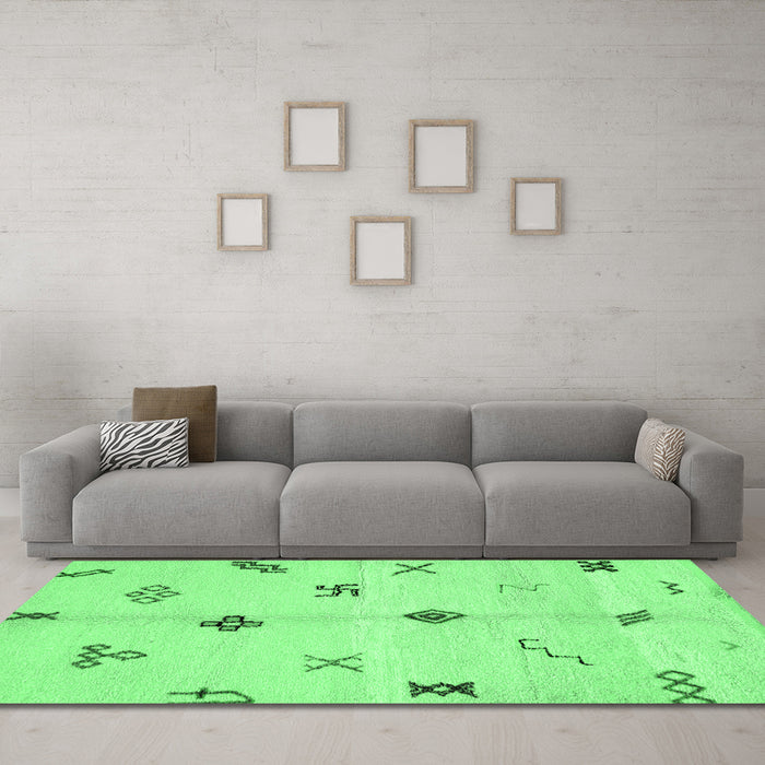 Machine Washable Solid Emerald Green Modern Area Rugs in a Living Room,, wshabs2911emgrn
