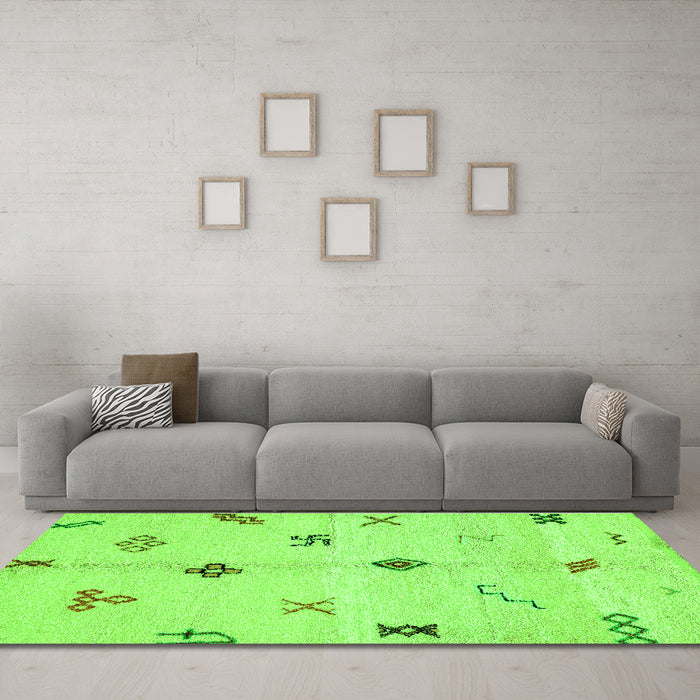 Machine Washable Solid Green Modern Area Rugs in a Living Room,, wshabs2911grn