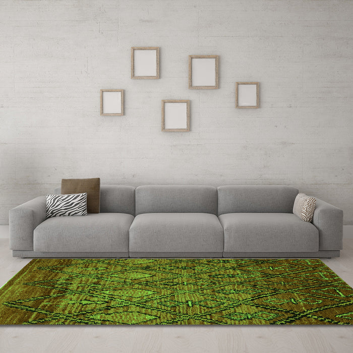 Machine Washable Abstract Green Modern Area Rugs in a Living Room,, wshabs2913grn