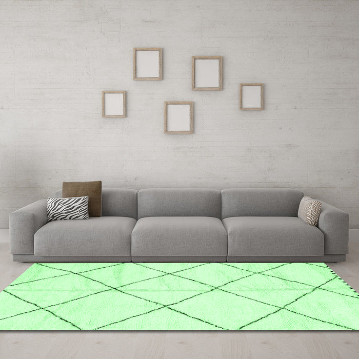 Machine Washable Solid Emerald Green Modern Area Rugs in a Living Room,, wshabs2917emgrn
