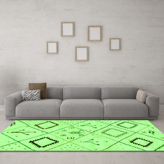 Machine Washable Solid Green Modern Area Rugs in a Living Room,, wshabs2919grn