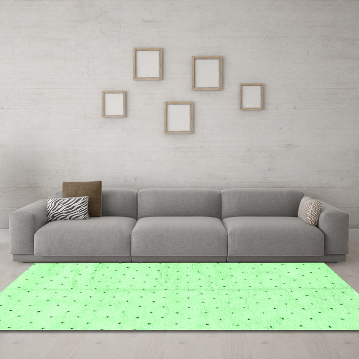 Machine Washable Solid Emerald Green Modern Area Rugs in a Living Room,, wshabs2920emgrn