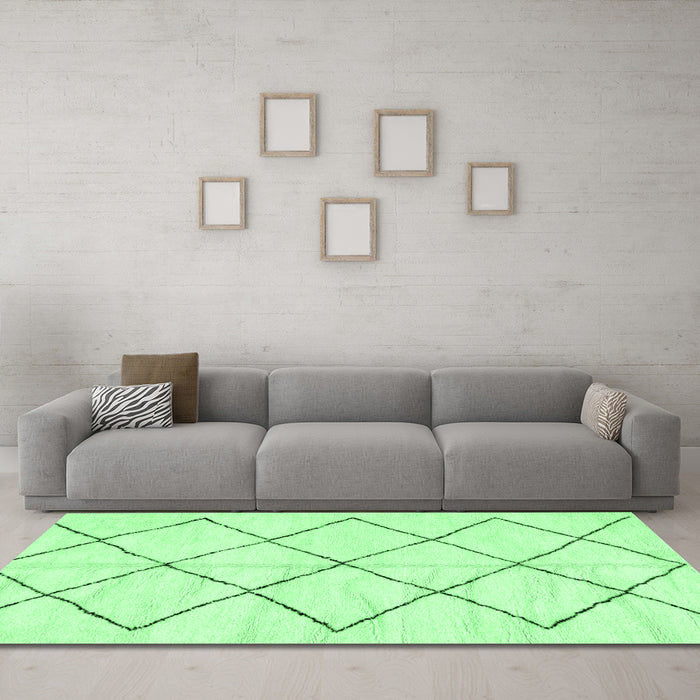 Machine Washable Solid Emerald Green Modern Area Rugs in a Living Room,, wshabs2921emgrn