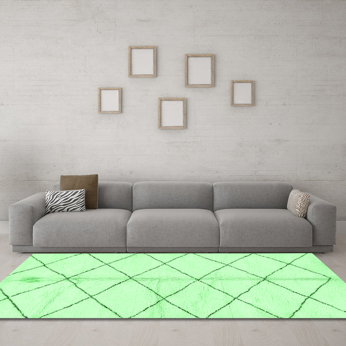 Machine Washable Solid Emerald Green Modern Area Rugs in a Living Room,, wshabs2931emgrn