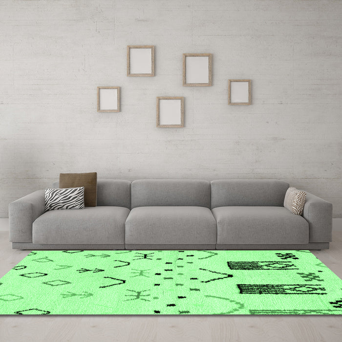 Machine Washable Solid Emerald Green Modern Area Rugs in a Living Room,, wshabs2932emgrn