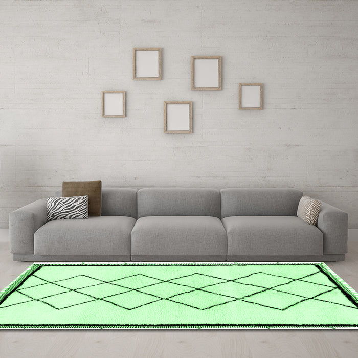 Machine Washable Solid Emerald Green Modern Area Rugs in a Living Room,, wshabs2940emgrn