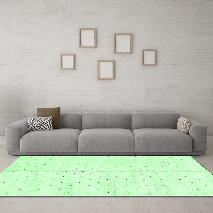Machine Washable Solid Emerald Green Modern Area Rugs in a Living Room,, wshabs2946emgrn