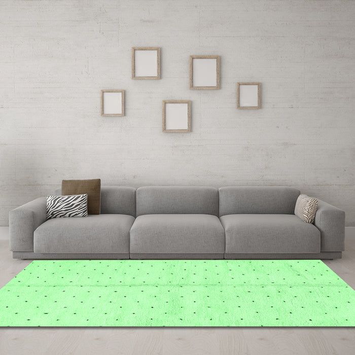Machine Washable Solid Emerald Green Modern Area Rugs in a Living Room,, wshabs2947emgrn