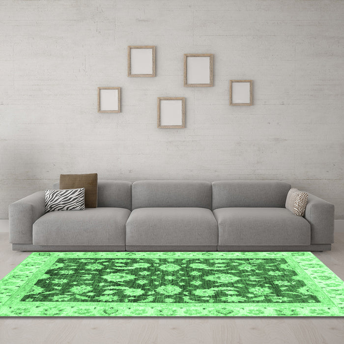 Machine Washable Oriental Emerald Green Traditional Area Rugs in a Living Room,, wshabs2961emgrn
