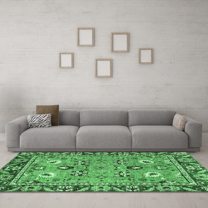 Machine Washable Oriental Emerald Green Traditional Area Rugs in a Living Room,, wshabs2962emgrn