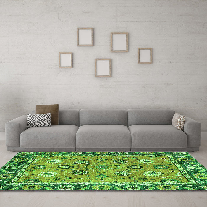 Machine Washable Oriental Green Traditional Area Rugs in a Living Room,, wshabs2962grn