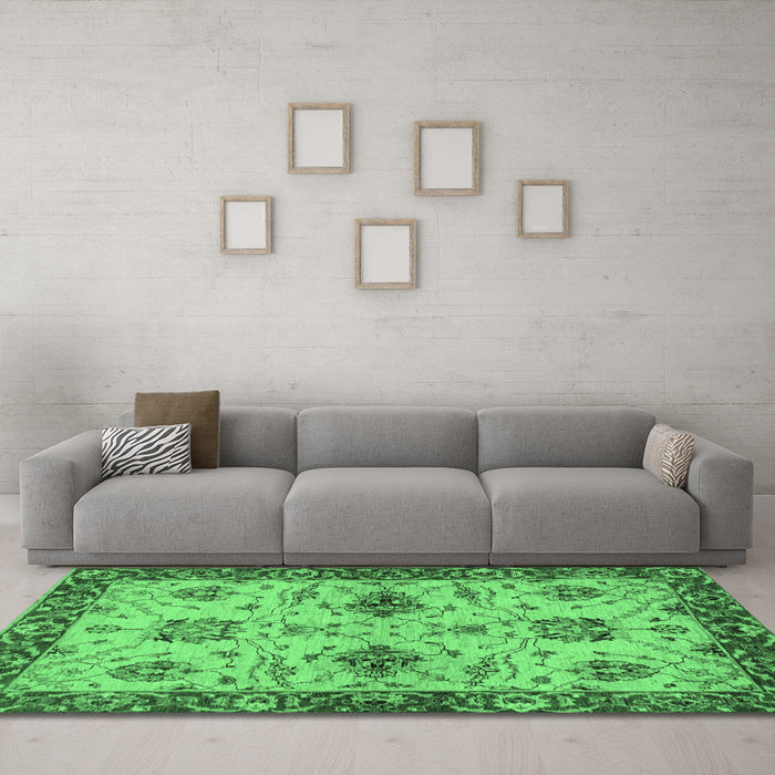 Machine Washable Oriental Emerald Green Traditional Area Rugs in a Living Room,, wshabs2986emgrn