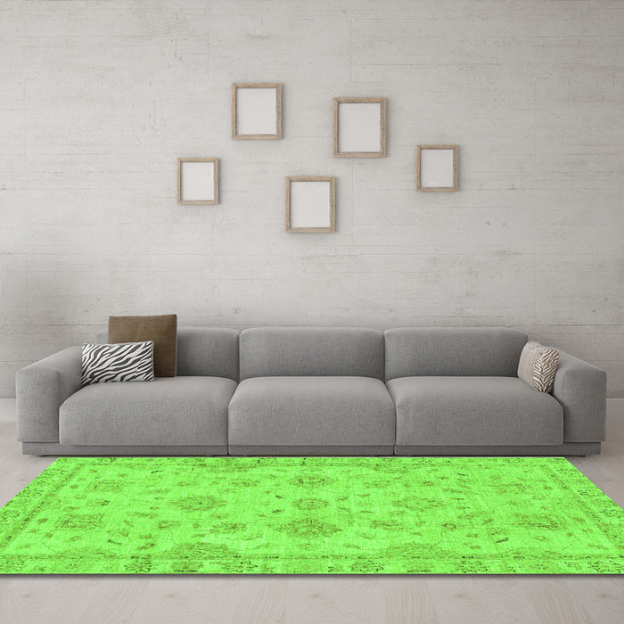 Machine Washable Abstract Green Modern Area Rugs in a Living Room,, wshabs2990grn