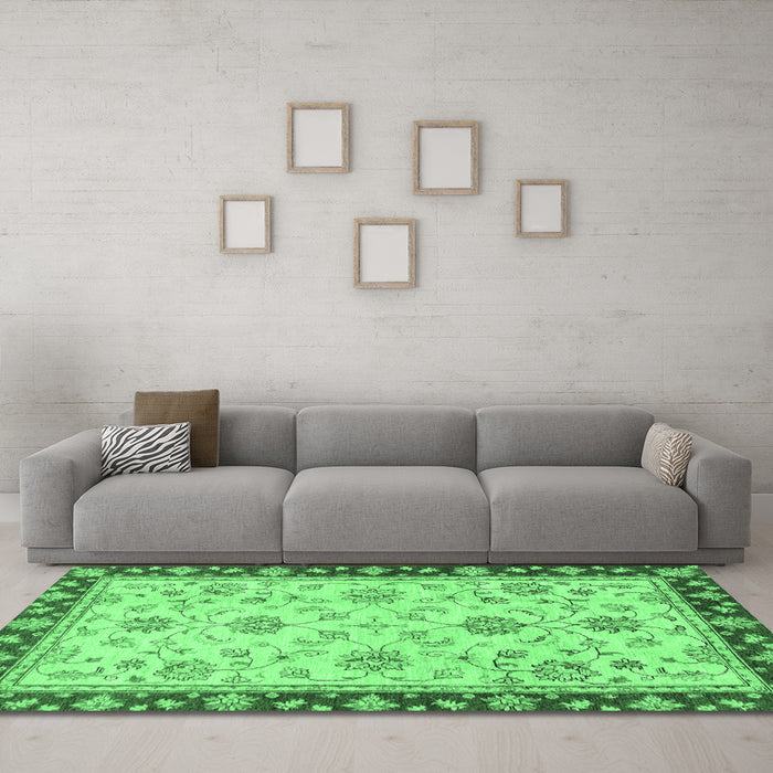 Machine Washable Oriental Emerald Green Traditional Area Rugs in a Living Room,, wshabs2991emgrn