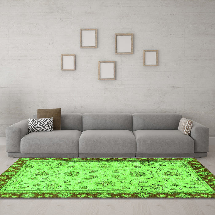 Machine Washable Oriental Green Traditional Area Rugs in a Living Room,, wshabs2991grn