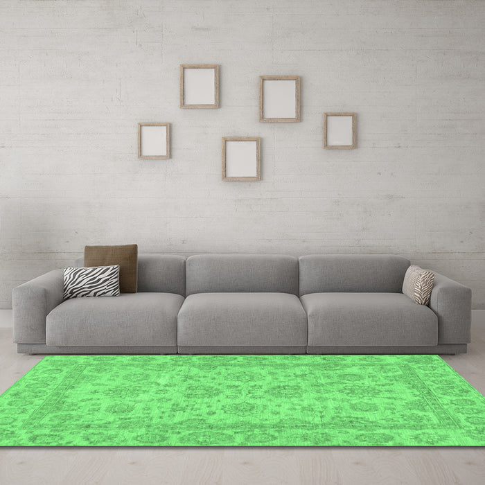 Machine Washable Oriental Emerald Green Traditional Area Rugs in a Living Room,, wshabs2994emgrn