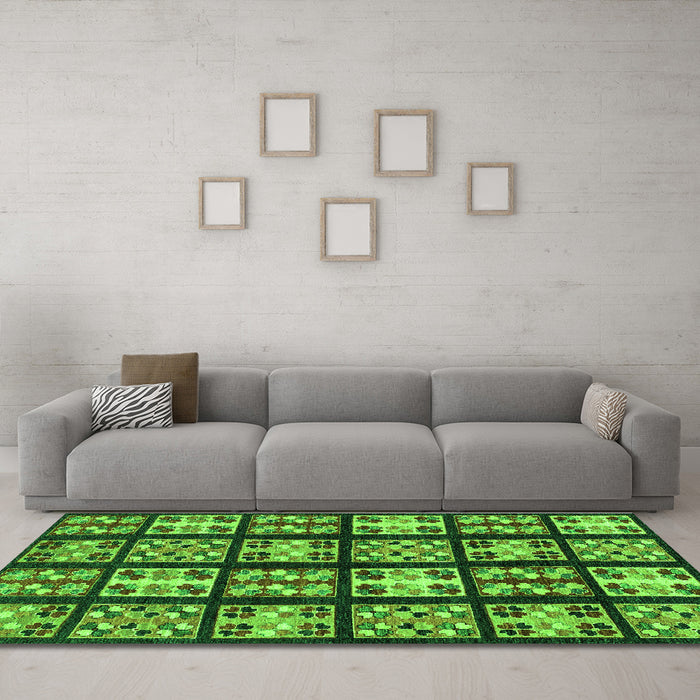 Machine Washable Abstract Green Modern Area Rugs in a Living Room,, wshabs2995grn