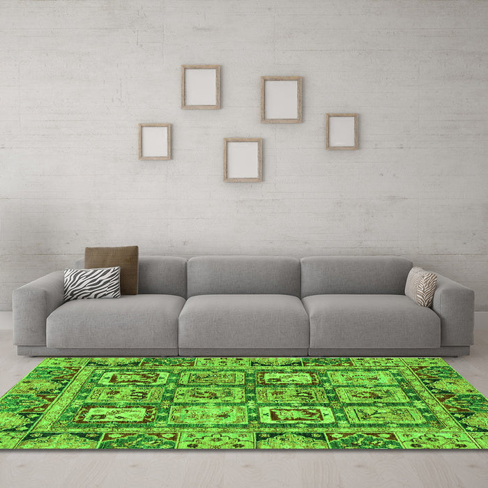 Machine Washable Abstract Green Modern Area Rugs in a Living Room,, wshabs2996grn