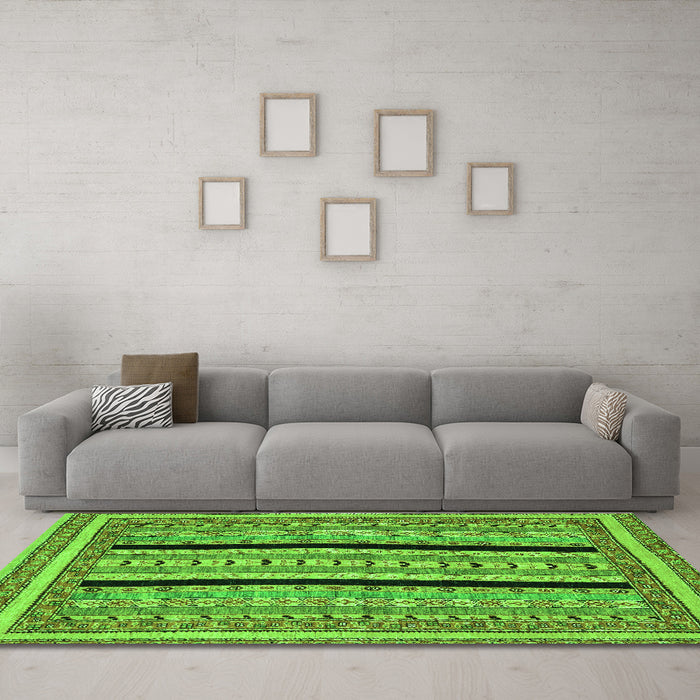 Machine Washable Abstract Green Modern Area Rugs in a Living Room,, wshabs2997grn