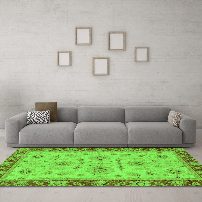 Machine Washable Oriental Green Traditional Area Rugs in a Living Room,, wshabs2998grn