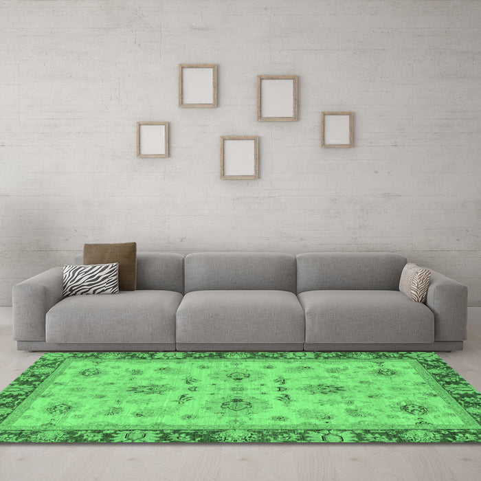 Machine Washable Oriental Emerald Green Traditional Area Rugs in a Living Room,, wshabs2998emgrn