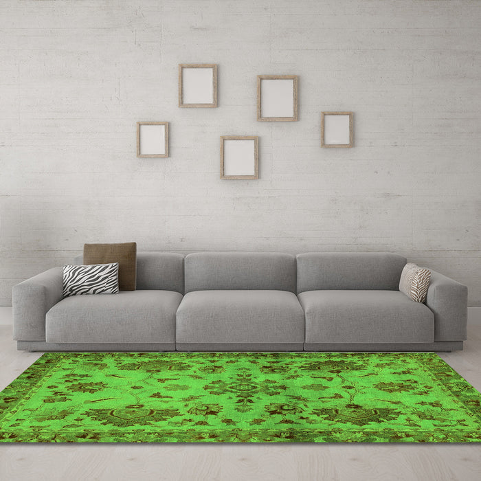 Machine Washable Abstract Green Modern Area Rugs in a Living Room,, wshabs2999grn