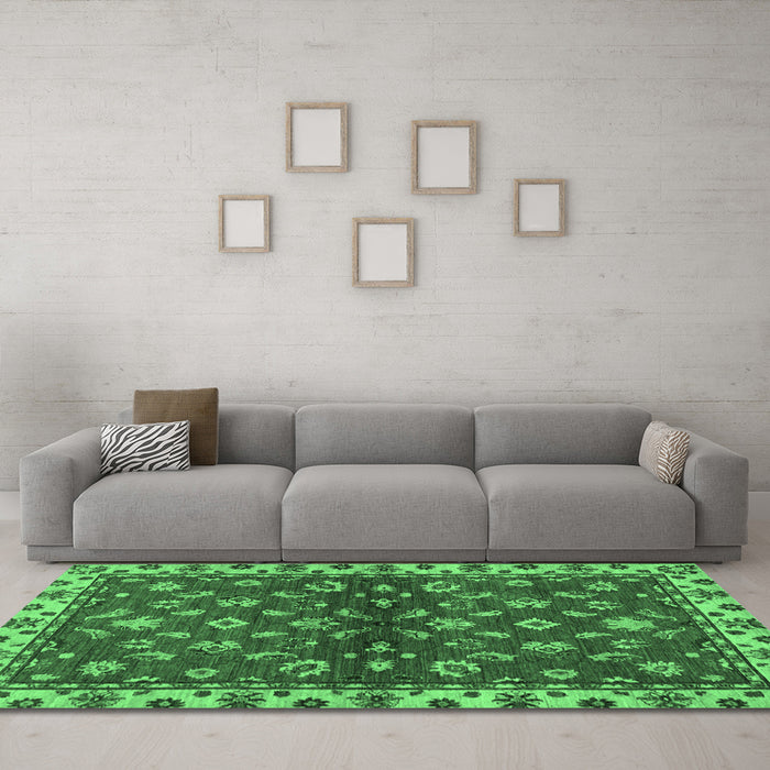 Machine Washable Oriental Emerald Green Traditional Area Rugs in a Living Room,, wshabs3001emgrn