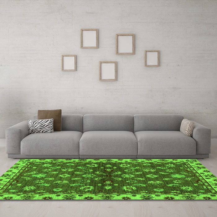 Machine Washable Oriental Green Traditional Area Rugs in a Living Room,, wshabs3001grn