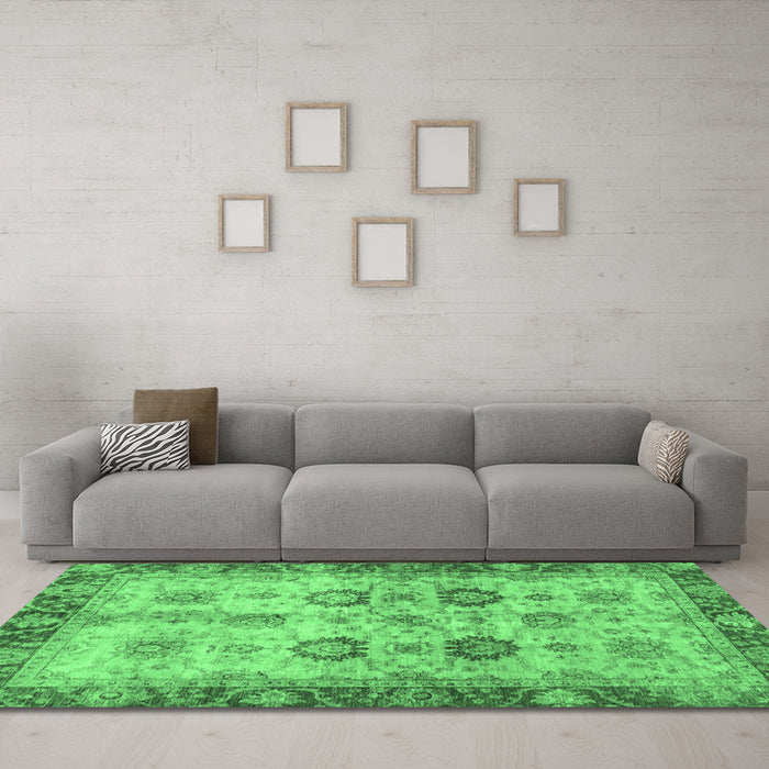 Machine Washable Oriental Emerald Green Traditional Area Rugs in a Living Room,, wshabs3008emgrn