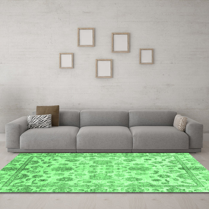 Machine Washable Oriental Emerald Green Traditional Area Rugs in a Living Room,, wshabs3014emgrn