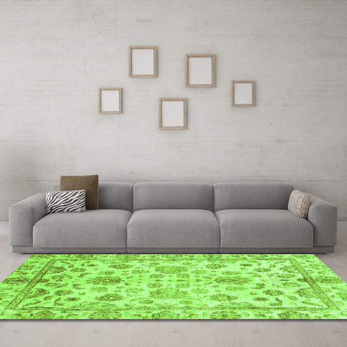 Machine Washable Oriental Green Traditional Area Rugs in a Living Room,, wshabs3014grn