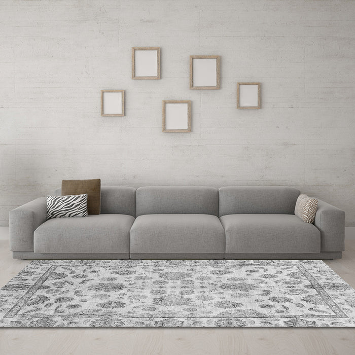 Machine Washable Oriental Gray Traditional Rug in a Living Room,, wshabs3014gry