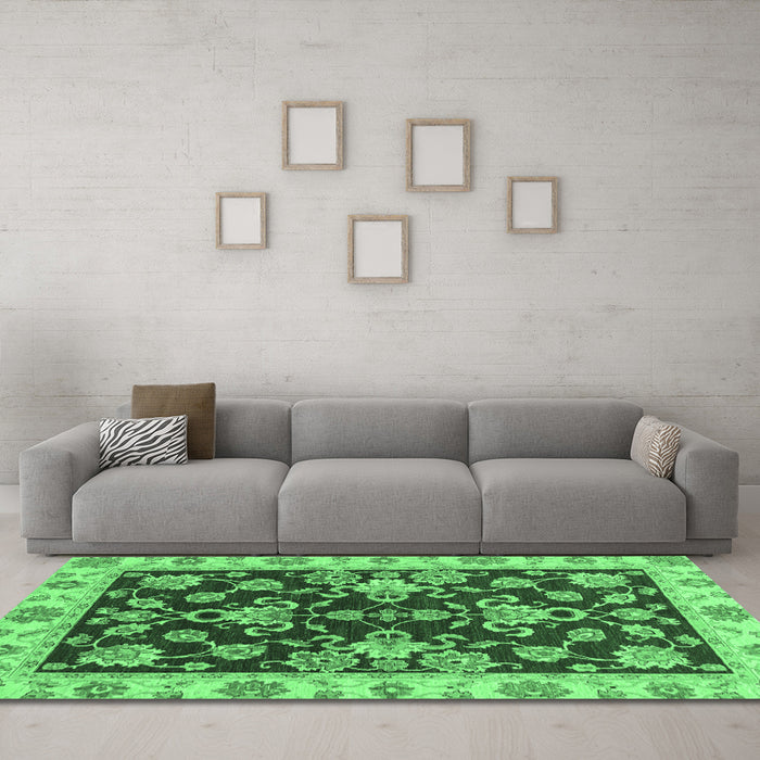 Machine Washable Oriental Emerald Green Traditional Area Rugs in a Living Room,, wshabs3017emgrn