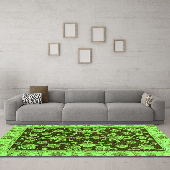 Machine Washable Oriental Green Traditional Area Rugs in a Living Room,, wshabs3017grn