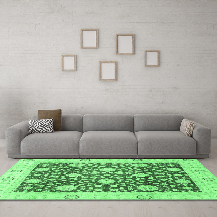 Machine Washable Oriental Emerald Green Traditional Area Rugs in a Living Room,, wshabs3018emgrn