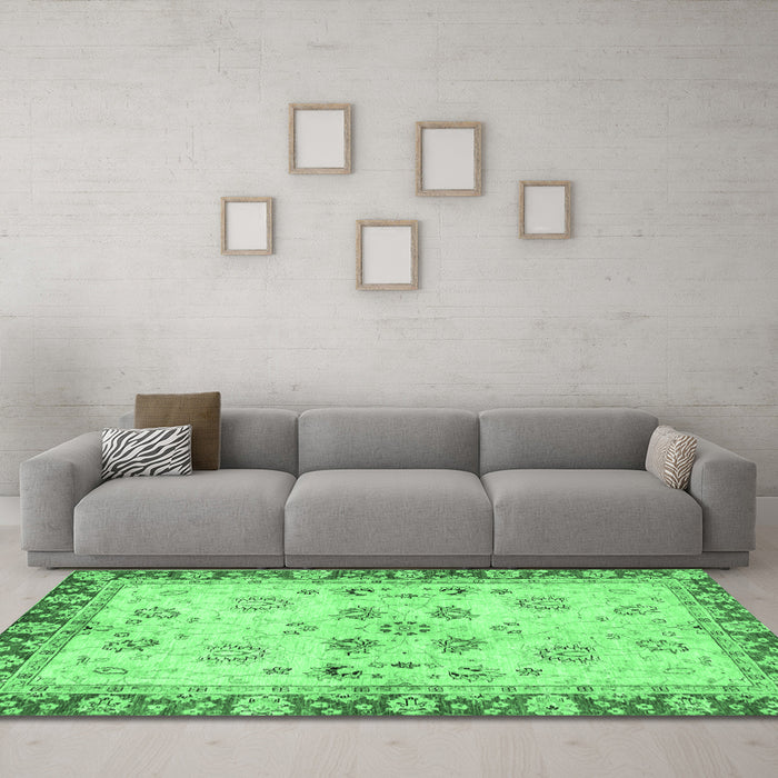 Machine Washable Oriental Emerald Green Traditional Area Rugs in a Living Room,, wshabs3025emgrn