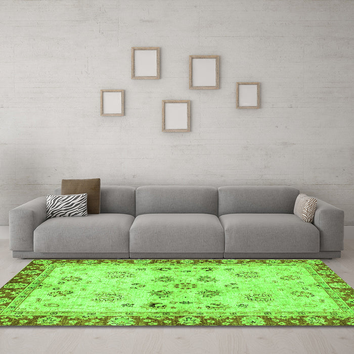 Machine Washable Oriental Green Traditional Area Rugs in a Living Room,, wshabs3025grn