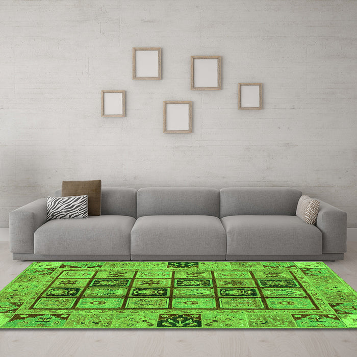 Machine Washable Abstract Green Modern Area Rugs in a Living Room,, wshabs3027grn