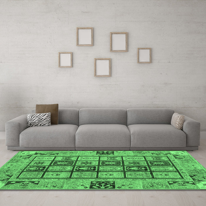 Machine Washable Abstract Emerald Green Modern Area Rugs in a Living Room,, wshabs3027emgrn