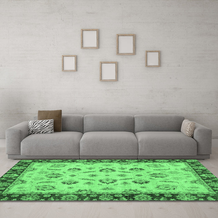 Machine Washable Oriental Emerald Green Traditional Area Rugs in a Living Room,, wshabs3032emgrn