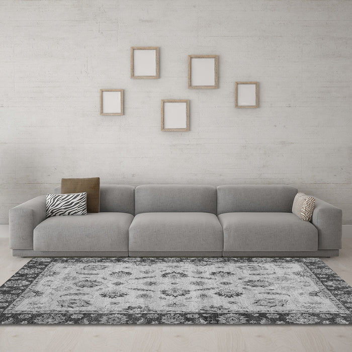 Machine Washable Oriental Gray Traditional Rug in a Living Room,, wshabs3032gry