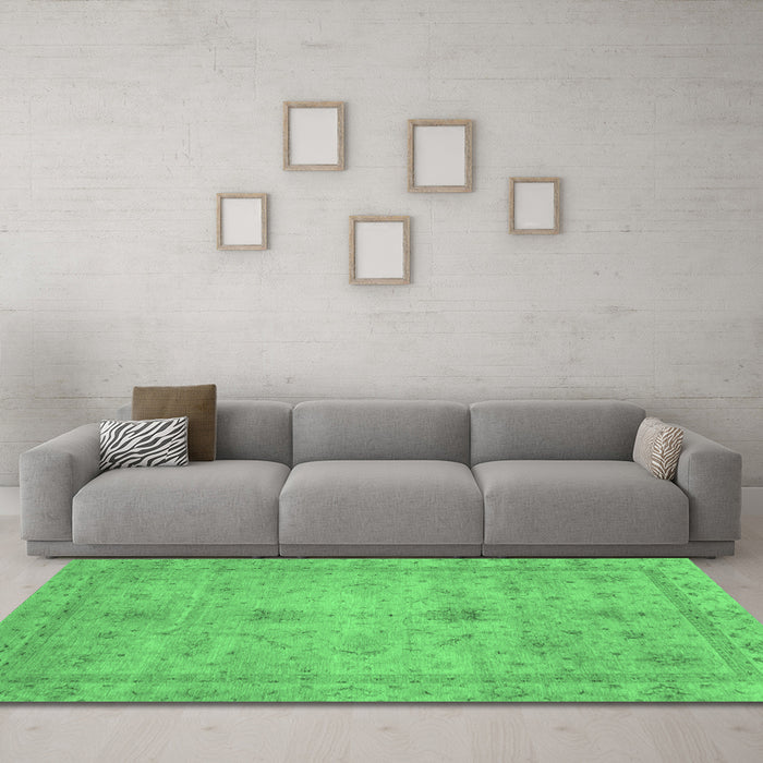 Machine Washable Abstract Emerald Green Modern Area Rugs in a Living Room,, wshabs3033emgrn
